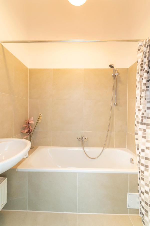 Josef'S Home I Urban Classic Apartment I 03 Wina Bagian luar foto
