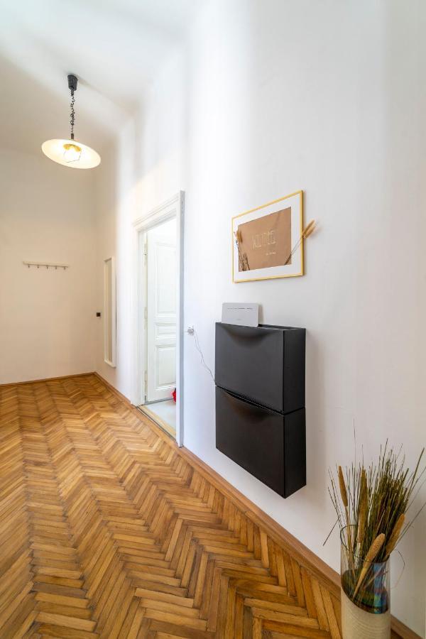 Josef'S Home I Urban Classic Apartment I 03 Wina Bagian luar foto