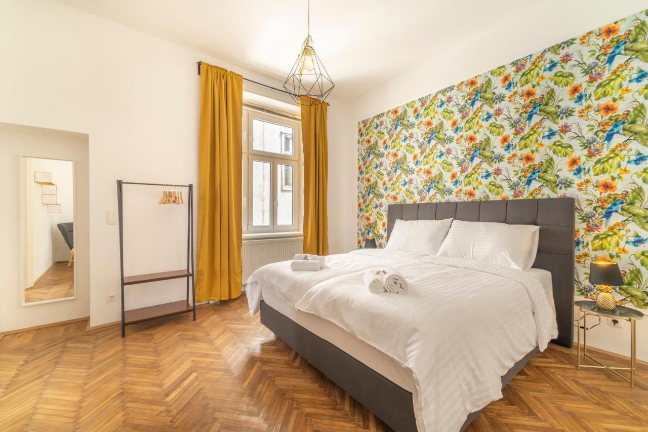 Josef'S Home I Urban Classic Apartment I 03 Wina Bagian luar foto