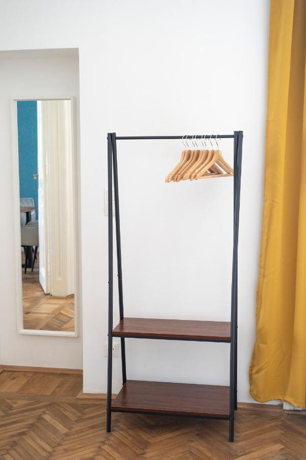 Josef'S Home I Urban Classic Apartment I 03 Wina Bagian luar foto
